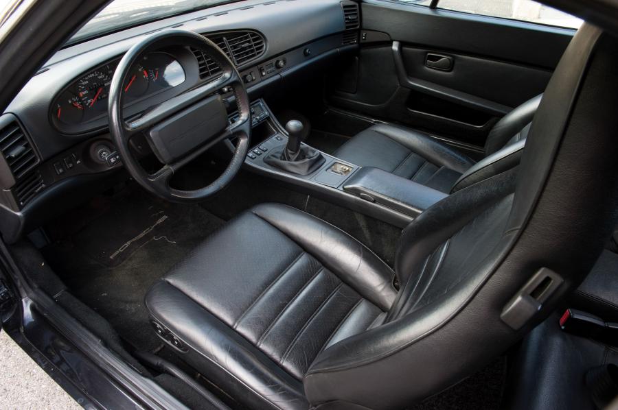 Интерьер Porsche 944 S2 Cabriolet 1989 года  (WW) (фото 6 из 9)